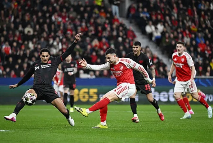 马丁内利本场数据:1次中框,6次夺回球权,9次对抗4次胜出